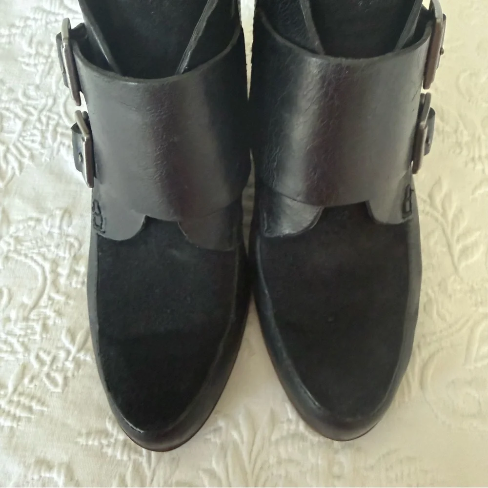 Kork-Ease Stylish Black Wedge Ankle Boots with Buckle. Size 8.5
